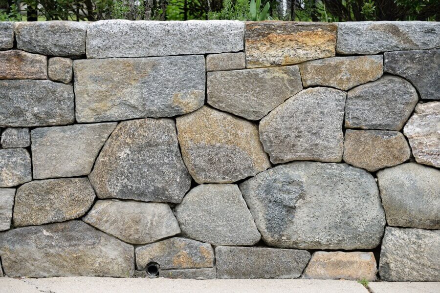 Stone retaining wall